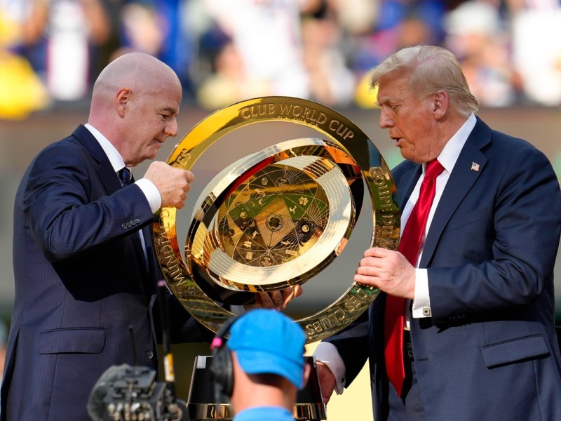 Trump bringt Fußball-Fans mit seinem Verhalten auf die Palme – „So eine Peinlichkeit“