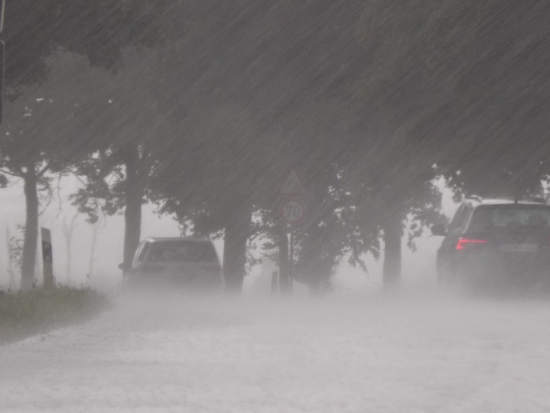 Kein Regen-Ende in NRW in Sicht! Wetter-Experte erkennt ungewöhnliches Phänomen – „Wird noch sehr spannend“