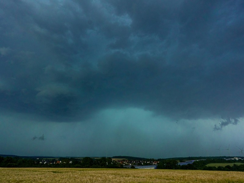 Experte mit Tornado-Warnung! Beim Wetter in NRW „kann es ordentlich zur Sache gehen“